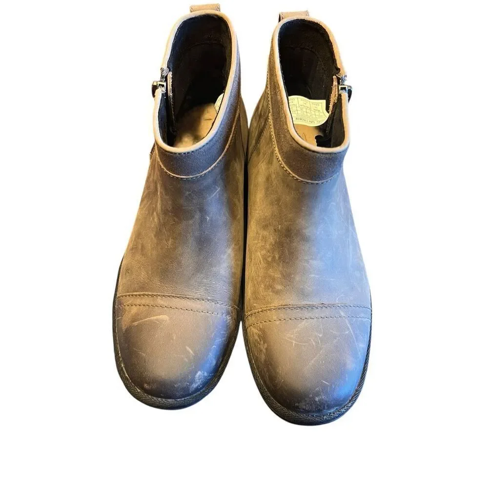 Ugg Attell waterproof gray bootie boots woman’s 7 breathable insulated
